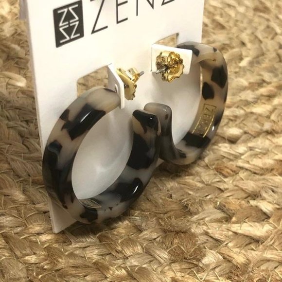 Zenzii Gold Tone Acetate Tortoise Hoop Earrings - Picture 4 of 6